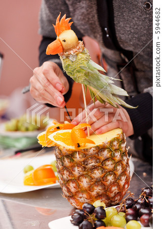 chef making bird from fruits 5944682