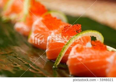 sushi on the leaf 5946021