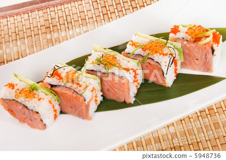 tasty sushi 5948736