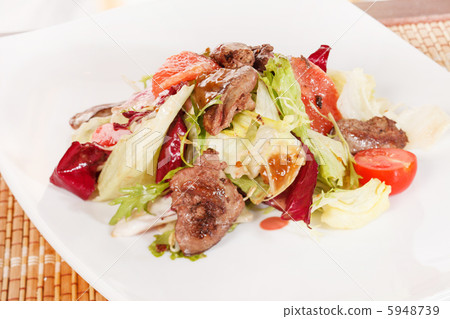 salad with beef and grapefruit 5948739