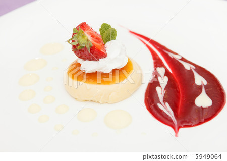 italian panna cotta dessert with strawberry italian panna cotta dessert with strawberry 5949064