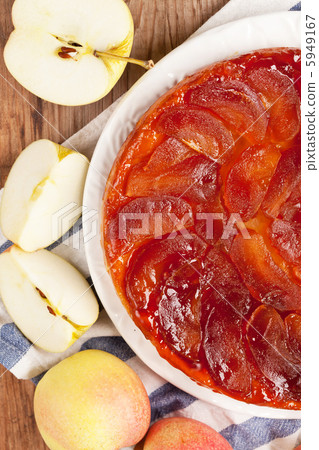 Tarte Tatin with apples Tarte Tatin with apples 5949167