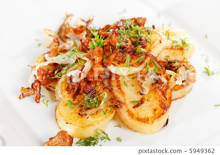 potatoes with mushrooms potatoes with mushrooms 5949362