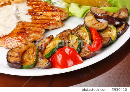 Grilled steak with vegetables Grilled steak with vegetables 5950410