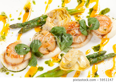Baked scallops with asparagus Baked scallops with asparagus 5951147