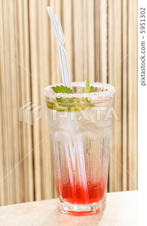 cocktail with mint 5951302