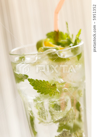 mojito cocktail 5951352