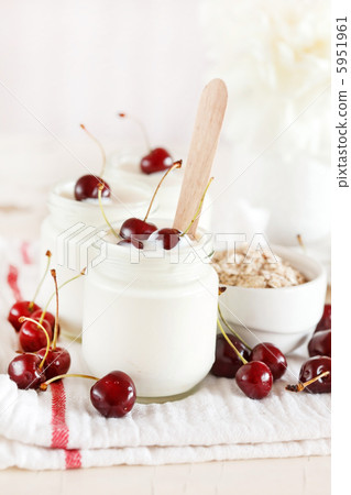 yoghurt with cherry 5951961