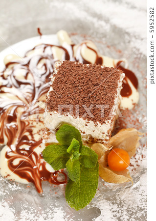 Italian dessert 5952582