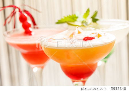 cocktails in the bar cocktails in the bar 5952840