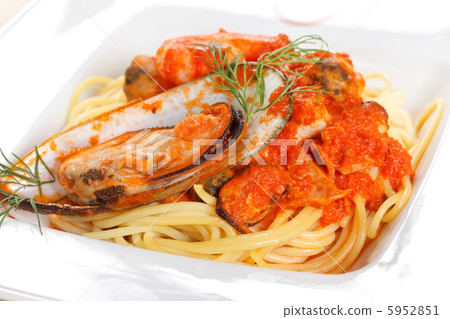 pasta with mussels pasta with mussels 5952851