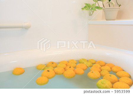 Tonight is the yuzu bath. Tonight is the yuzu bath. 5953599