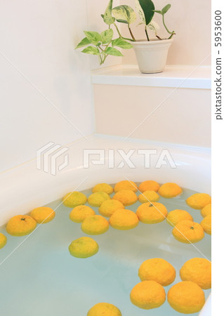 Tonight is the yuzu bath. Tonight is the yuzu bath. 5953600