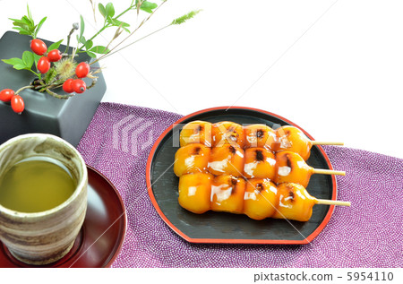 Mitarashi dumpling  5954110