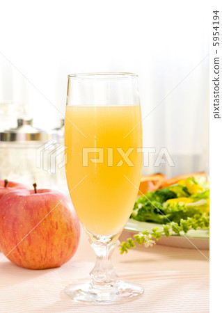 Apple juice 5954194