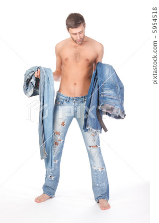 Man deciding what to wear 5954518