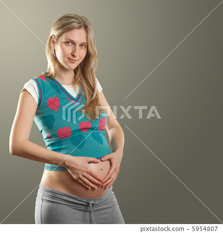tender pregnant female with heart 5954807