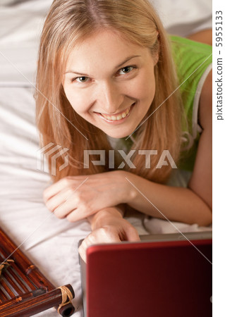 woman in bed with laptop woman in bed with laptop 5955133