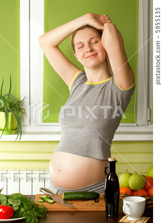 pregnant woman on kitchen 5955135
