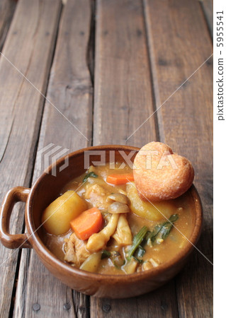 Vegetable roux curry with heart-shaped bread Vegetable roux curry with heart-shaped bread 5955541