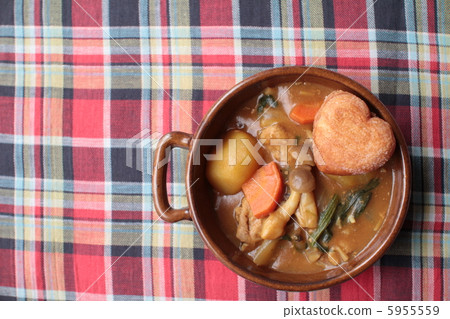 Vegetable roux curry with heart-shaped bread Vegetable roux curry with heart-shaped bread 5955559