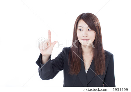 A woman to operate 5955599