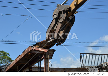 Dismantling work of steel frame 5958128