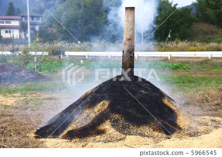 Grilled rice husks 5966545