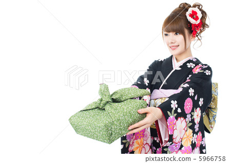 長袖和服的女人 5966758