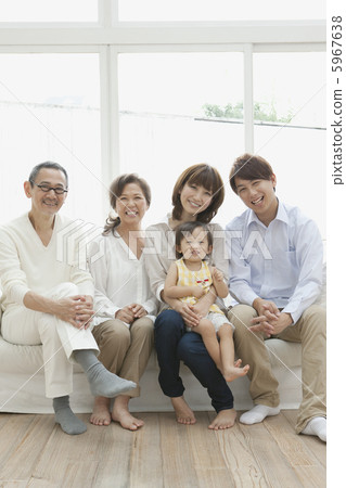 Third generation family group 5967638