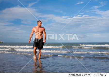 Strong young man portrait Strong young man portrait 5967837