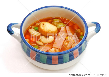 美味的蔬菜通心粉湯 5967956