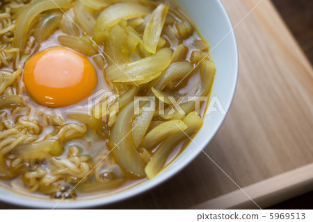 Instant noodle cooking example 5969513