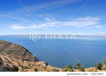 我將從太陽島看到喀喀湖。玻利維亞·的喀喀湖。拍攝於2010年8月 我將從太陽島看到喀喀湖。玻利維亞·的喀喀湖。拍攝於2010年8月 5971063