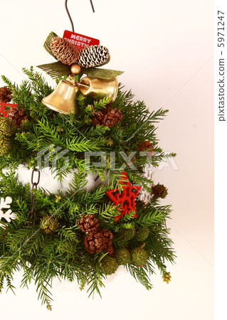 聖誕掛籃樹(白色背景·右邊緣) 聖誕掛籃樹(白色背景·右邊緣) 5971247