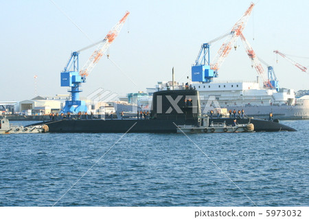 潛艇進入港口 5973032