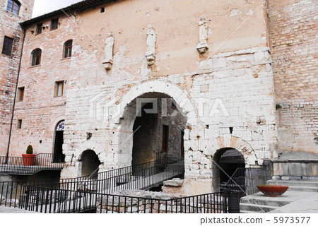 Spello consolare gatea porta consolare 5973577