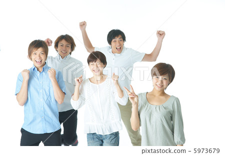 年輕的男人和女人欣喜 年輕的男人和女人欣喜 5973679