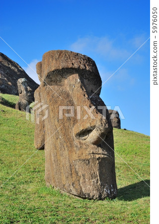 世界遺產拉帕努伊國家公園拉納拉克莫阿納。復活節島，智利。拍攝於2010年7月 5976050