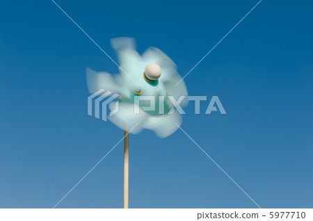 Wind-powered 5977710