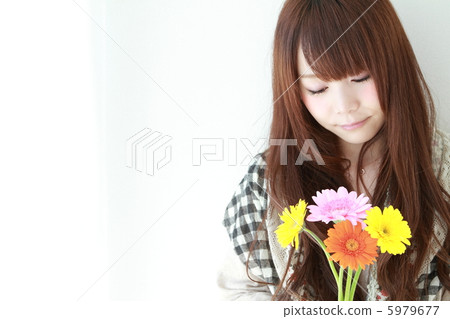 鮮花和可愛的女孩 鮮花和可愛的女孩 5979677