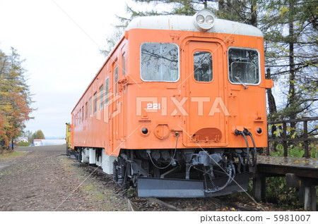 Train at Happy Station 5981007