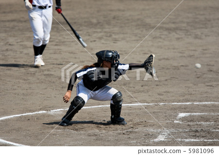 Women's baseball 5981096