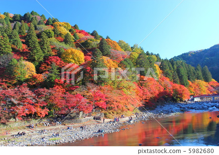 Fragrant Karami River in autumn Fragrant Karami River in autumn 5982680