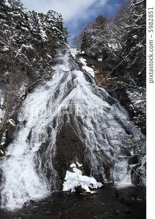 Winter waterfall 5982851