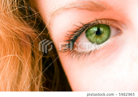 open eye open eye 5982965