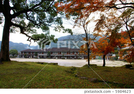 Akizuki Junior High School 5984623
