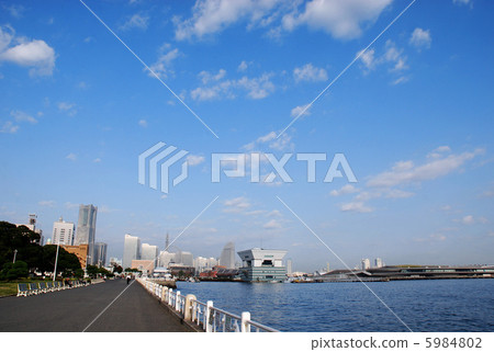 Yokohama Yamashita Park的Great Pier和Minato Mirai District Yokohama Yamashita Park的Great Pier和Minato Mirai District 5984802