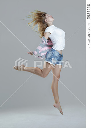 girl jump girl jump 5985238