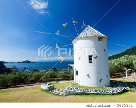 橄欖色的公園希臘風車 5985591